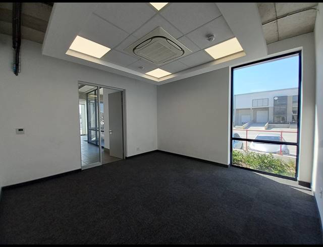 4,152M² FACTORY TO LET IN SACKS CIRCLE INDUSTRIAL